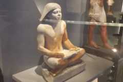 Novyj-muzej-v-gize-eksponaty-Cami-Tour